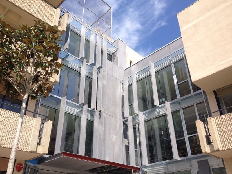 Façana ventilada escolar