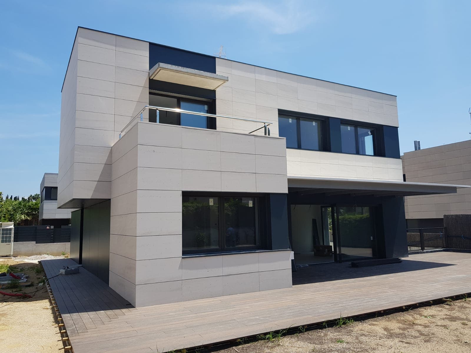 Habitatge unifamiliar blanc